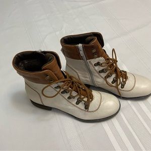 JOSEF SEIBEL Lace up/ Zippered Two Tone Womens Booties - New - size 39 (8-8.5)